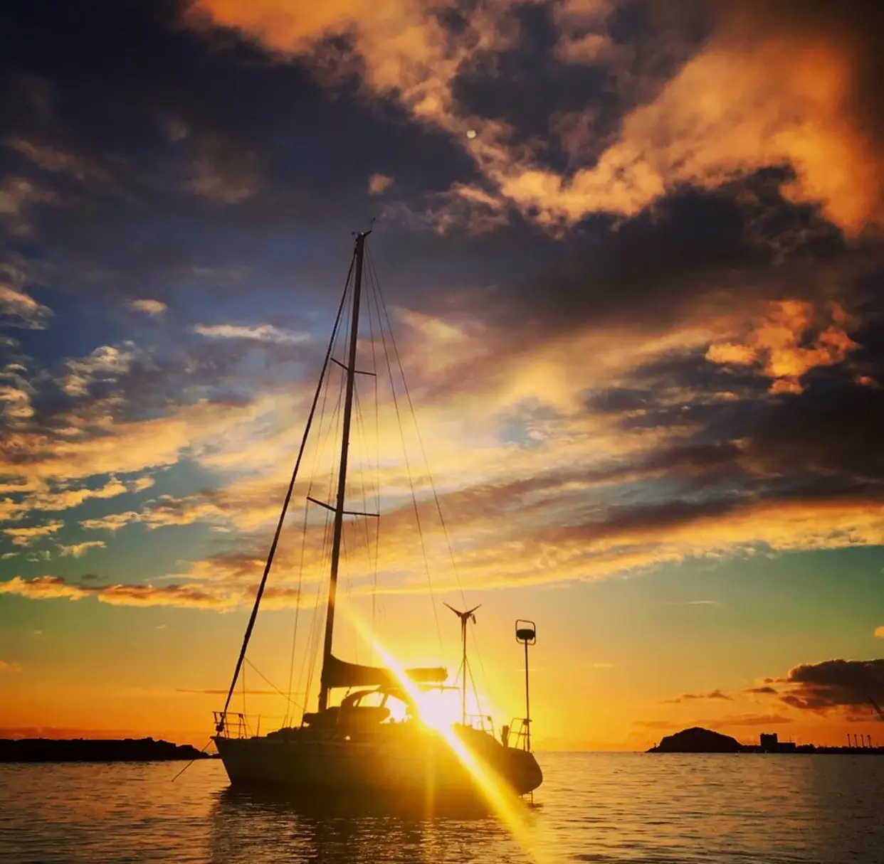 Waikiki Sailing Tours - Oahu Sunset Tour